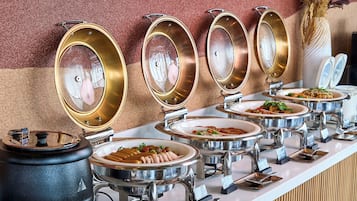 Daily buffet breakfast for a fee