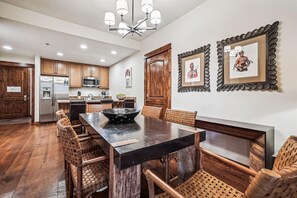 Condo, 2 Bedrooms | Dining