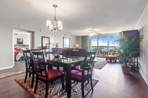 Condo, 2 Bedrooms | Dining