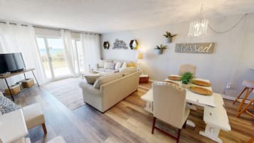 Condo, 2 quartos | Área de estar