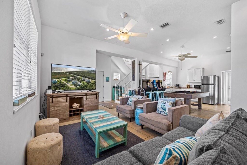 House, 4 Bedrooms | Living area