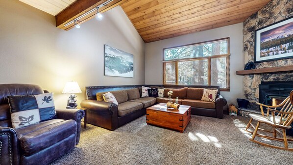 Condo, 3 Bedrooms | Living area | Smart TV