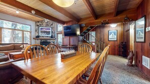 콘도, 침실 3개 | 다이닝