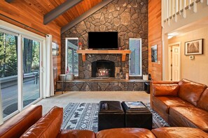 House, 4 Bedrooms | Living area | Smart TV