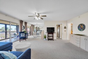 Condo, 2 Bedrooms | Living area