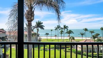 Condo, 2 Bedrooms | Property grounds