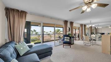 Condo, 2 Bedrooms | Living area