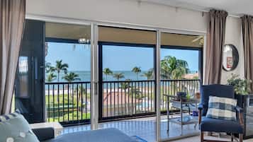 Condo, 2 Bedrooms | Living area