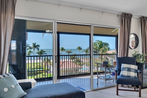 Gulf-view Condo With Resort-style Amenities 2 Bedroom Condo