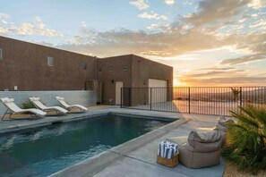 Een verwarmd zwembad