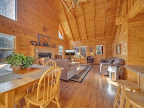 Cabin, 5 Bedrooms | Dining - Er233 - Bear Creek Lodge 5 Bedroom Cabin (Pigeon Forge)