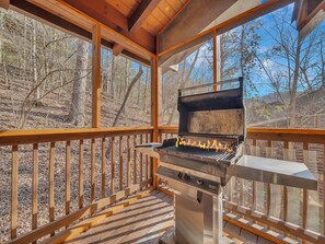 Cabin, 5 Bedrooms | Property grounds