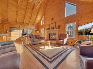 Cabin, 5 Bedrooms | Living area | Smart TV - Er233 - Bear Creek Lodge 5 Bedroom Cabin (Pigeon Forge)