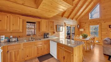 Cabana, 5 quartos | Cozinha privada | Geladeira, fogão, cafeteira/chaleira, torradeira