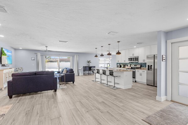 House, 3 Bedrooms | Interior - Soak Up The Sun - Saltwater Pool, Spacious Fenced-in Backyard, 3 Bedroom Home (Cape Coral)