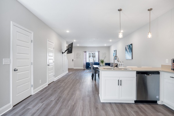 House | 3 bedrooms, desk