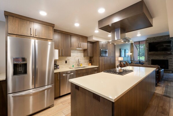 Condo, 3 Bedrooms | Private kitchen | Fridge, oven, coffee/tea maker, toaster - Steps to Ski Trails! Stay at Park Avenue 256 w/ Hot Tub & Pool (Park City)