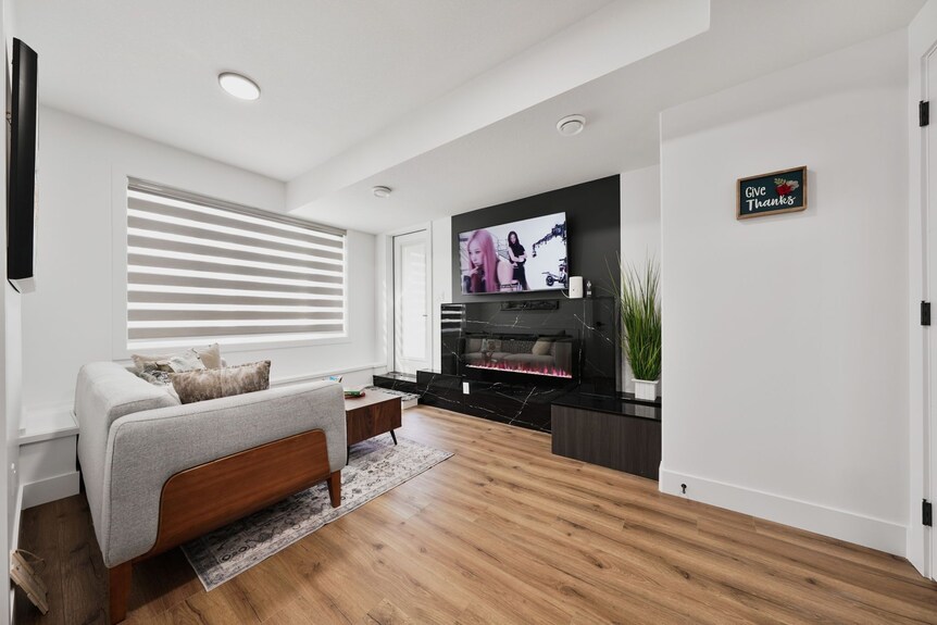 Elegant|spacious|king Bed|fireplace|ravine View - Fort Saskatchewan