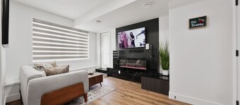 Elegant|Spacious|King Bed|Fireplace|Ravine View