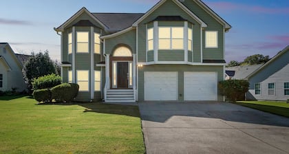 Modern 6br Haven W/ Playroom, Gym & Deck! 6 Bedroom Home