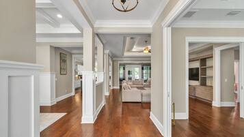 House, 6 Bedrooms | Interior
