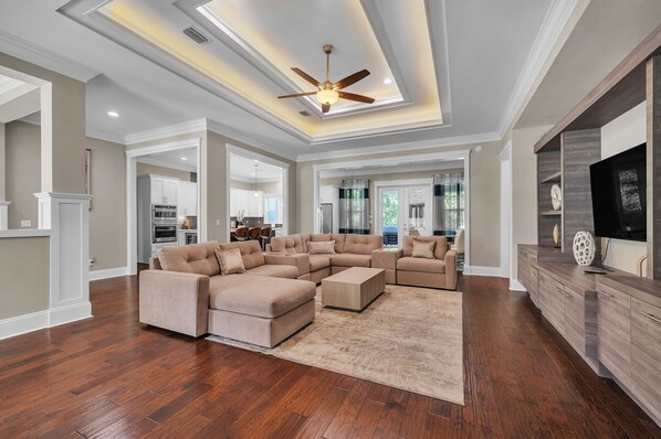 House, 6 Bedrooms | Living area | Streaming services