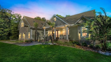 House, 6 Bedrooms | Exterior
