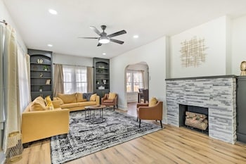 Spacious Pet-friendly Wichita Family Retreat 4 Bedroom Home