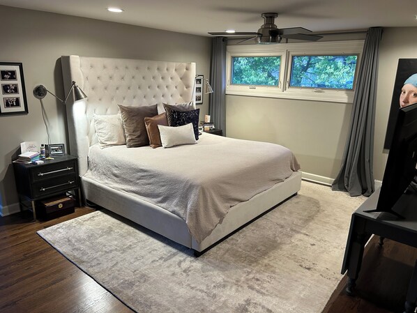 4 bedrooms, iron/ironing board, WiFi, bed sheets