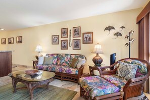 Appart'hôtel, 1 très grand lit (Sea Village 4-206) | Coin séjour