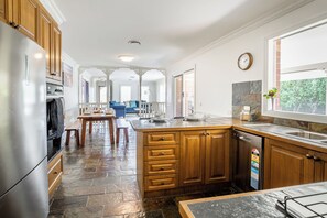 Fridge, microwave, oven, stovetop - Spacious | Pet Friendly | Ping Pong Table | Near Beach (Ocean Grove)