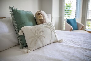 3 bedrooms, iron/ironing board, free WiFi, bed sheets - Spacious | Pet Friendly | Ping Pong Table | Near Beach (Ocean Grove)