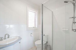 Dutxa, tovalloles, sabó i paper higiènic 