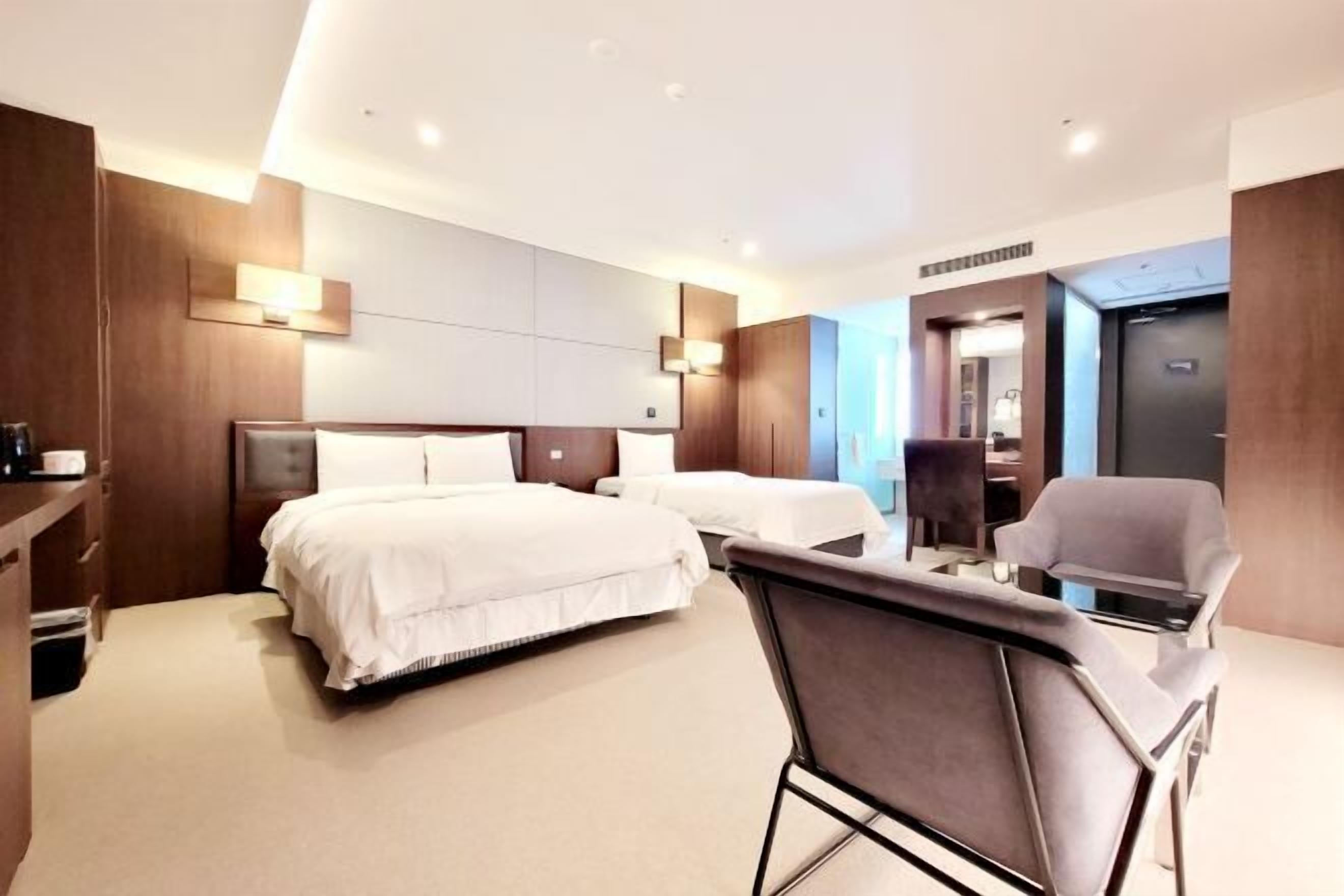 Skrivebord, skrivebord for bærbar PC og wi-fi (inkludert)