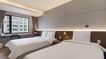 Deluxe Triple Room, City View | Desk, laptop workspace, free WiFi