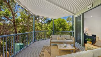 ํจ๋ฐ๋ฆฌ ํ์ฐ์ค, ๋ฐ์ฝ๋, ๋ฐ๋ค ์ ๋ง | ํ
๋ผ์ค/ํํฐ์ค