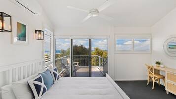 ํจ๋ฐ๋ฆฌ ํ์ฐ์ค, ๋ฐ์ฝ๋, ๋ฐ๋ค ์ ๋ง | ๊ณ ๊ธ ์นจ๊ตฌ, ๋ค๋ฆฌ๋ฏธ/๋ค๋ฆฌ๋ฏธํ, ๋ฌด๋ฃ WiFi, ์นจ๋ ์ํธ