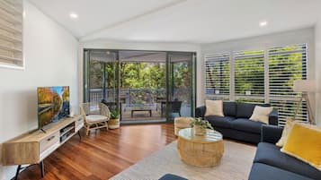 ํจ๋ฐ๋ฆฌ ํ์ฐ์ค, ๋ฐ์ฝ๋, ๋ฐ๋ค ์ ๋ง | ๊ฑฐ์ค ๊ณต๊ฐ