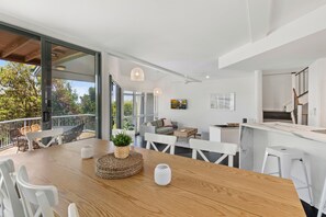 Dining room - Castaways Cove by Stay Noosa (Castaways Beach)