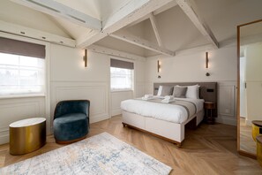 1 bedroom, desk, Internet, bed sheets