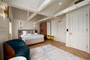 1 bedroom, desk, Internet, bed sheets