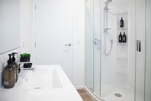 Bathroom shower - The Mackinnon (Carterton)