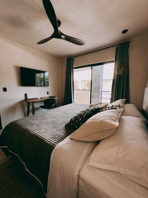 3 bedrooms, desk, iron/ironing board, WiFi