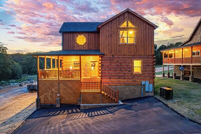 XmasCabins by SmokyStays - Christmas Themed Year Round