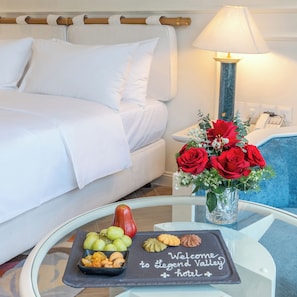 Minibar, in-room safe, desk, free WiFi - Legend Valley Hotel Ha Nam (Kim Bang)