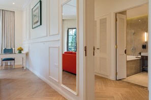 Corner Suite | Minibar, pengeskab på værelset, skrivebord, gratis Wi-Fi