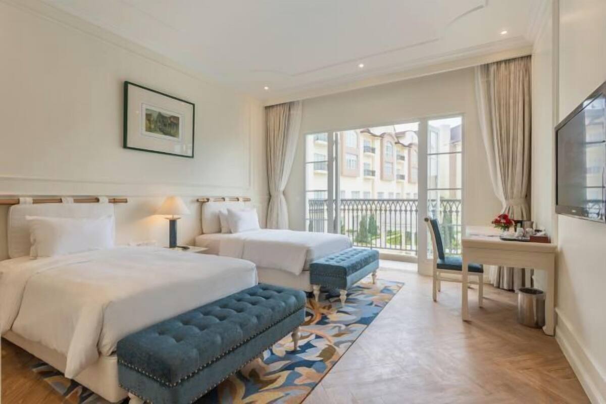 Minibar, coffres-forts dans les chambres, bureau, Wi-Fi gratuit