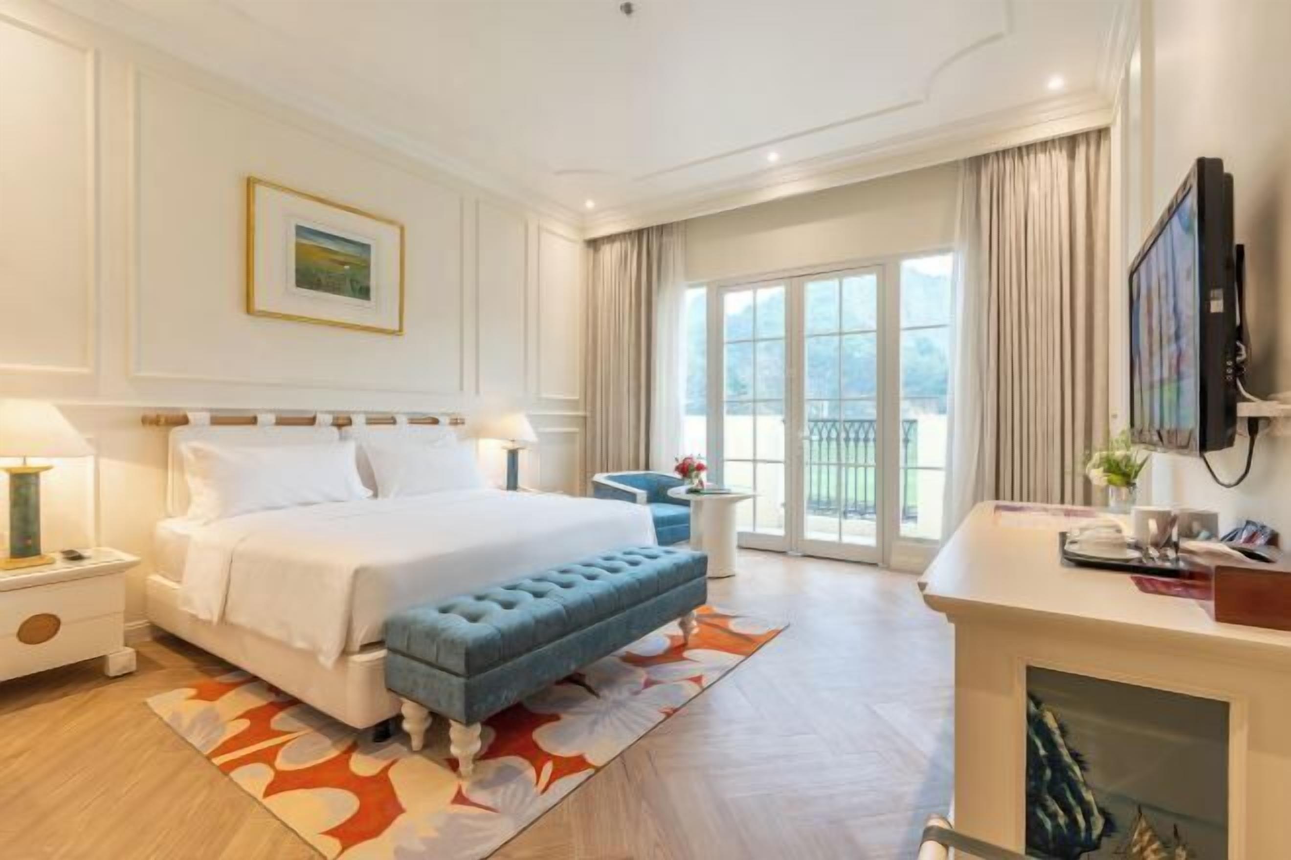 Frigobar, cofres nos quartos, escrivaninha, Wi-Fi de cortesia