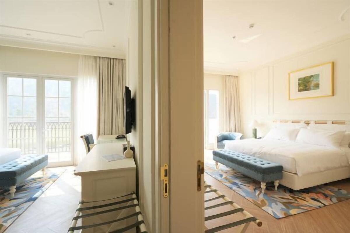 Minibar, in-room safe, desk, free WiFi