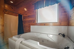 Jetted tub, hair dryer, towels, toilet paper